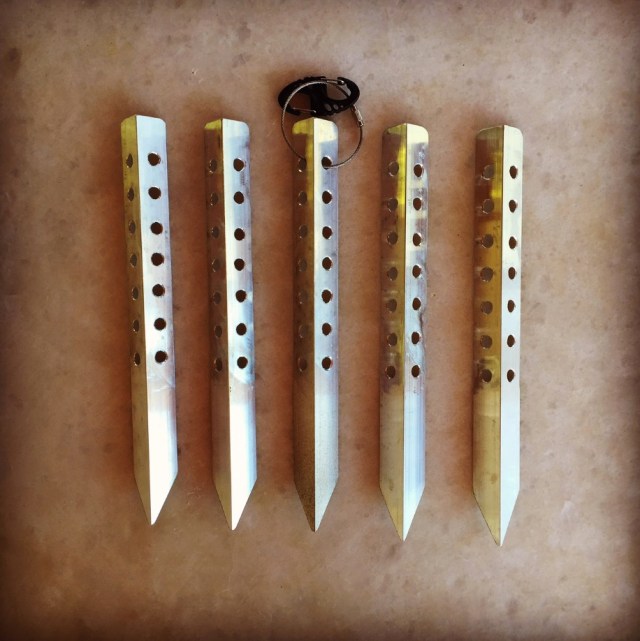 Olympus_Outdoor_Gear_SnowPegs_06