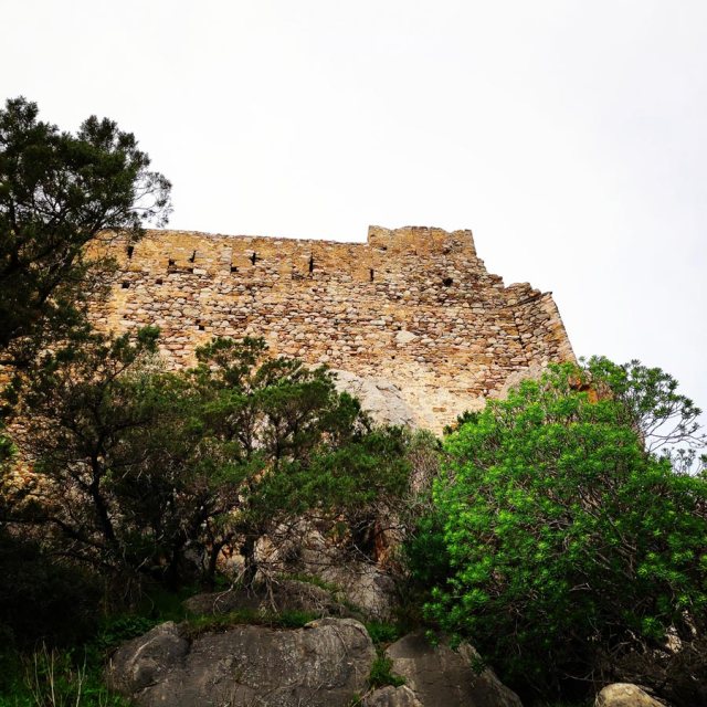 Climbing_Kastro_Thermisia_Castle_05