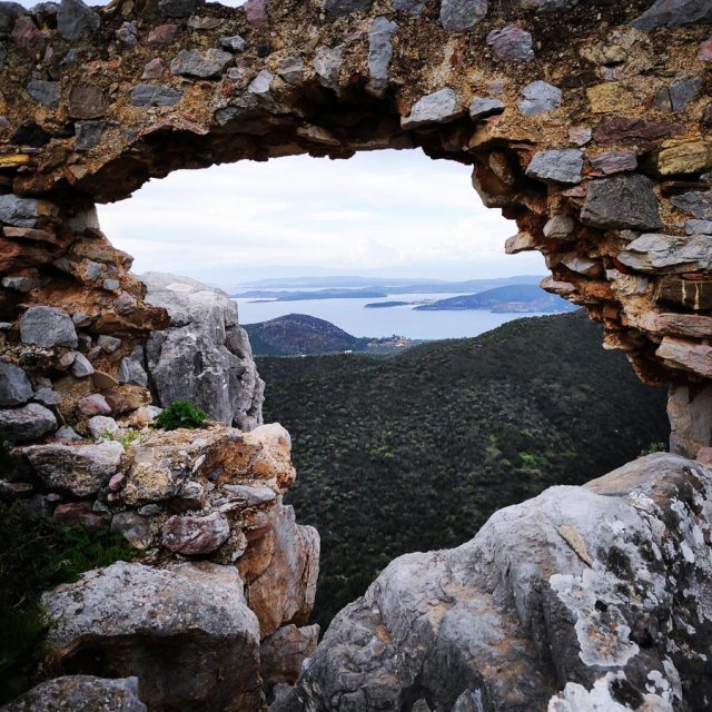 Climbing_Kastro_Thermisia_Castle_07