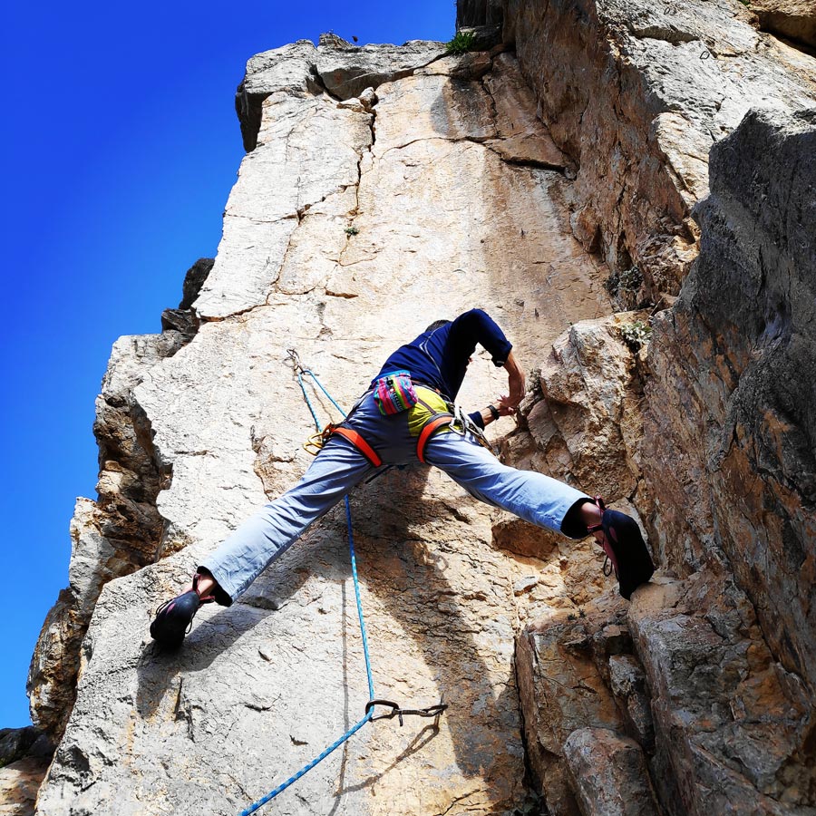 Climbing_Kastro_Thermisia_Castle_21