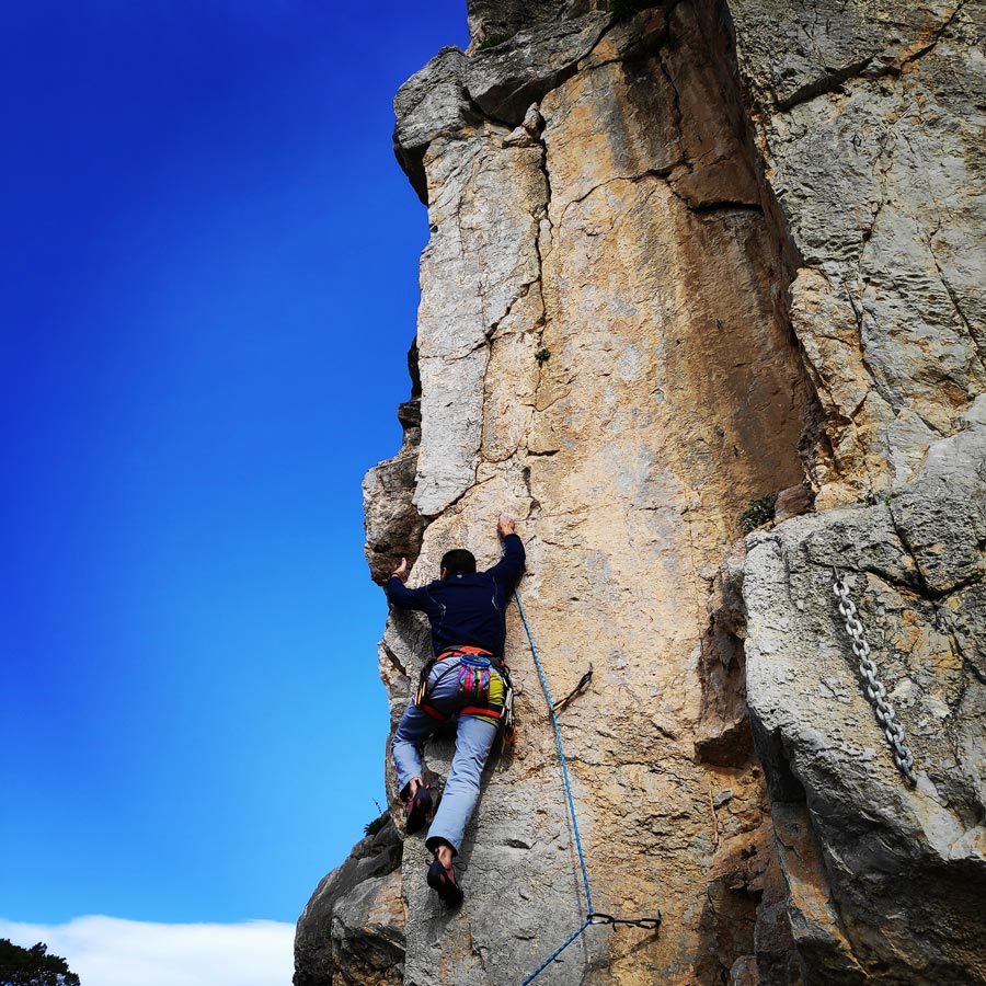 Climbing_Kastro_Thermisia_Castle_23