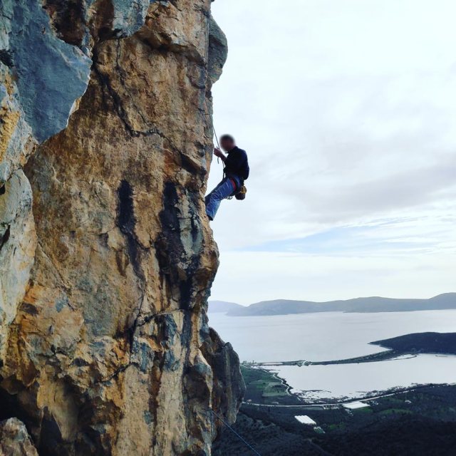 Climbing_Kastro_Thermisia_Castle_27