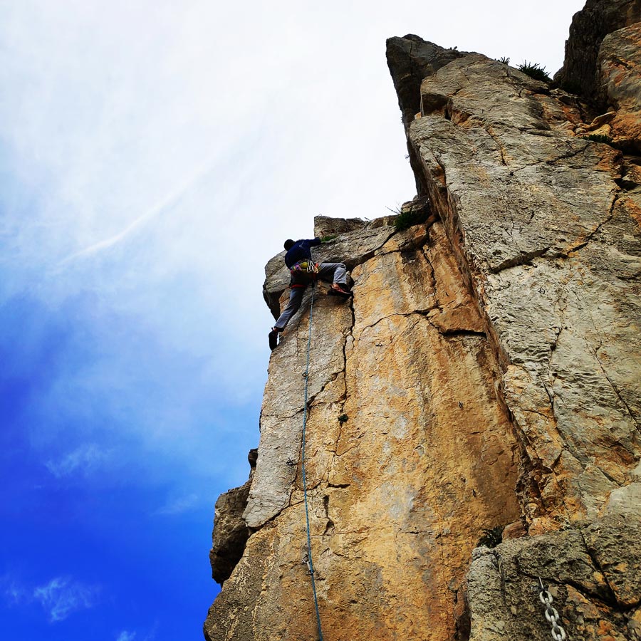 Climbing_Kastro_Thermisia_Castle_30