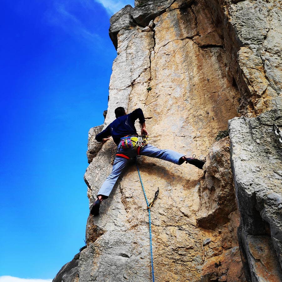 Climbing_Kastro_Thermisia_Castle_37