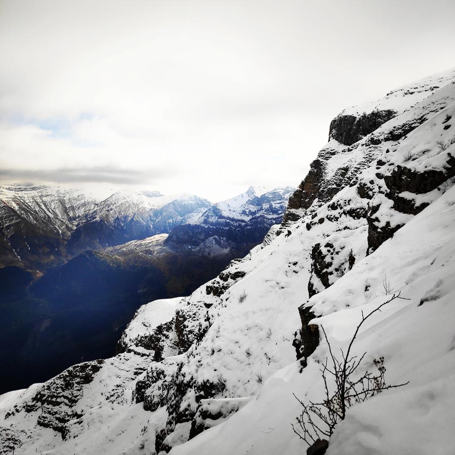 Winter_Climb_Tzoumerka_Athamanika_Stroggoula_Agrofylakas_Couloir_20181222_173329_136