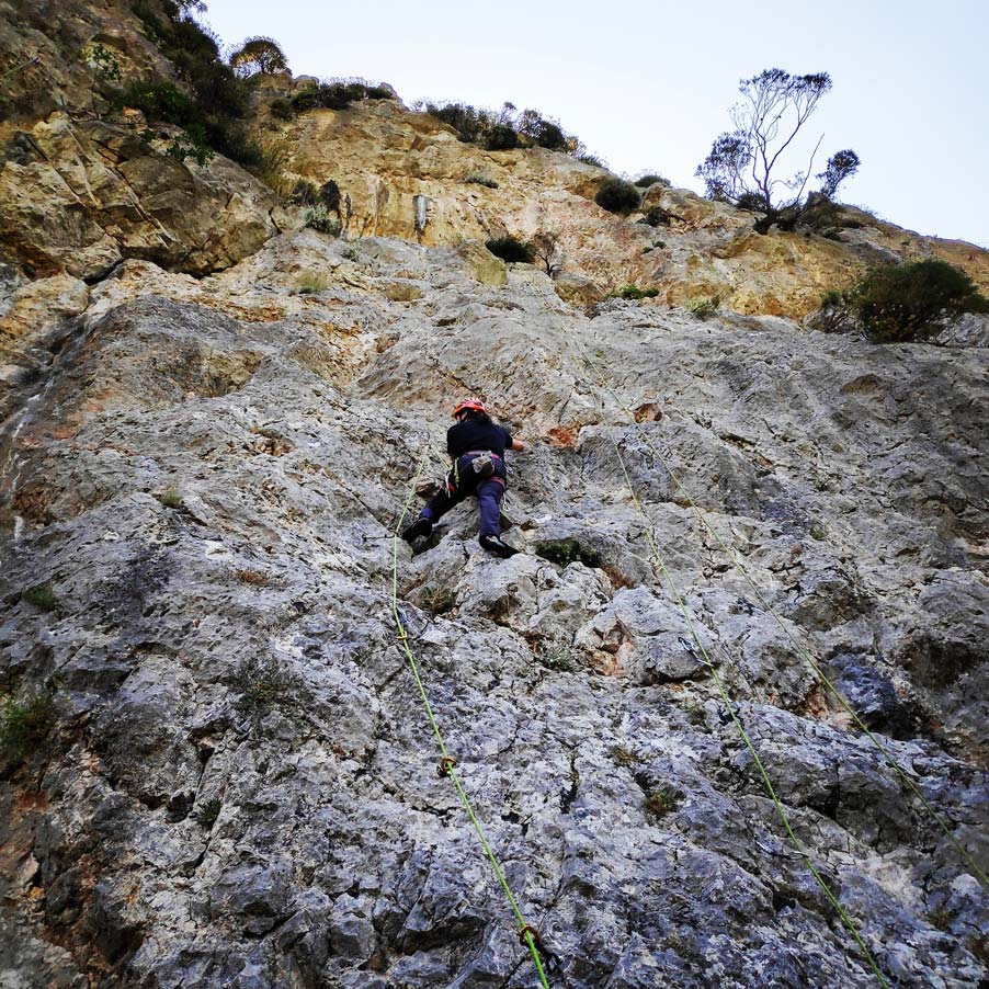Climbing_Korakofolia_Parnitha__081003_714