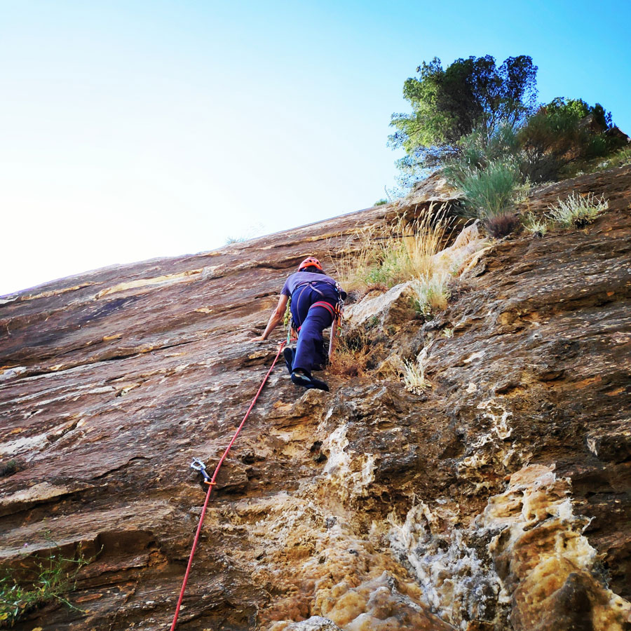 Climbing_Sibligades_Penteli_Athens_130116_458