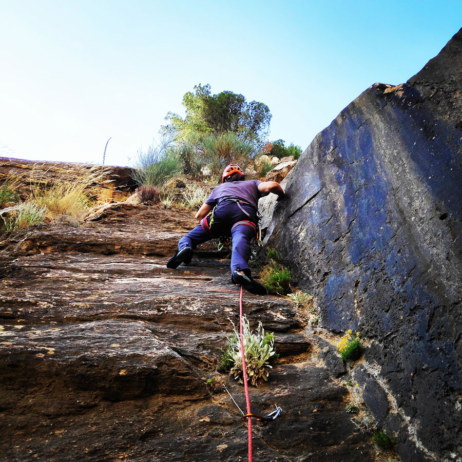 Climbing_Sibligades_Penteli_Athens_130136_506