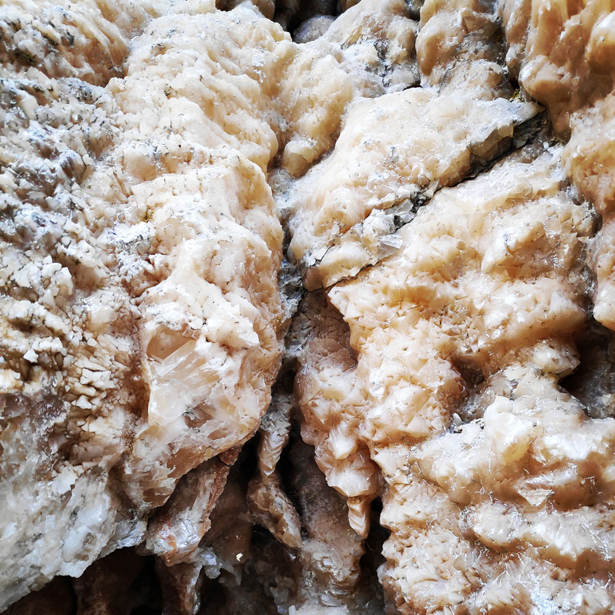 Climbing_Sibligades_Penteli_Athens_130405_046