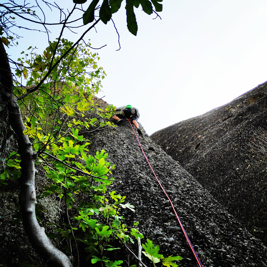 Climbing_Meteora_Doupiani_Rock_091854_468
