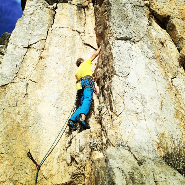 Climbing_Castle_Thermisia_Kastro_Ermionida_Greece_102805_690