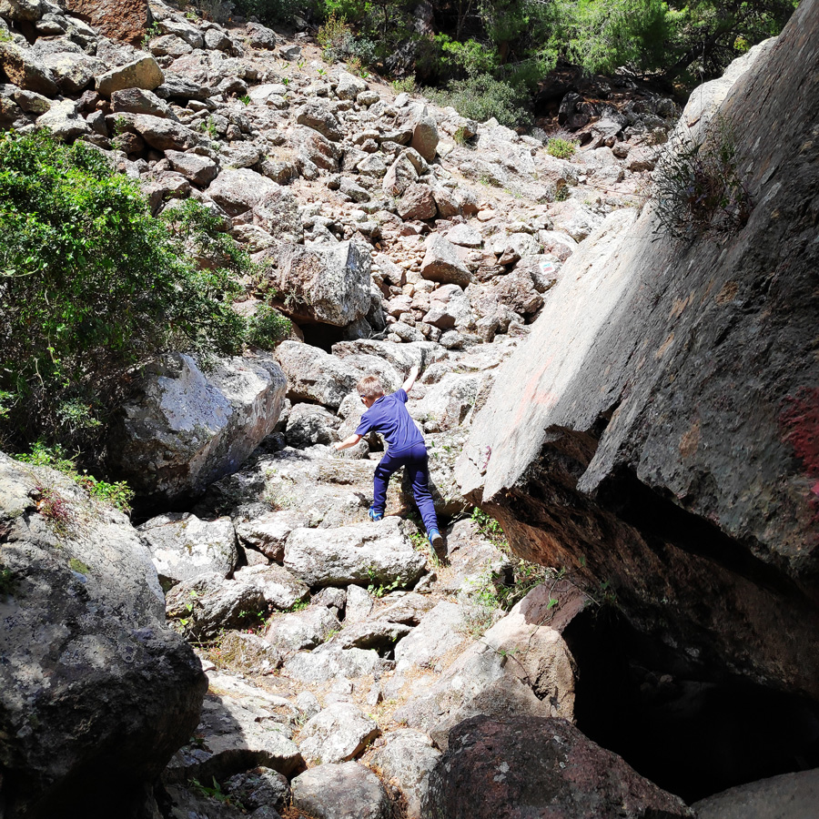 Hiking_Methana_Volcano_150006_690