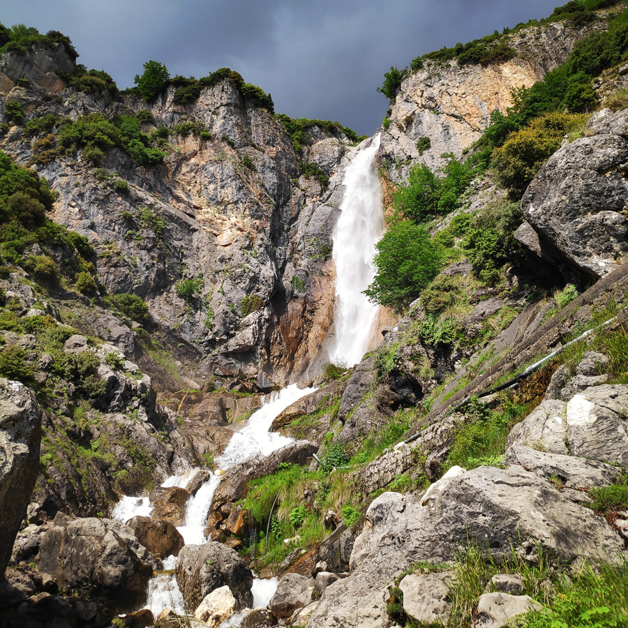 Hiking_in_Tzoumerka_Athamanika_Waterafalls_064516_049