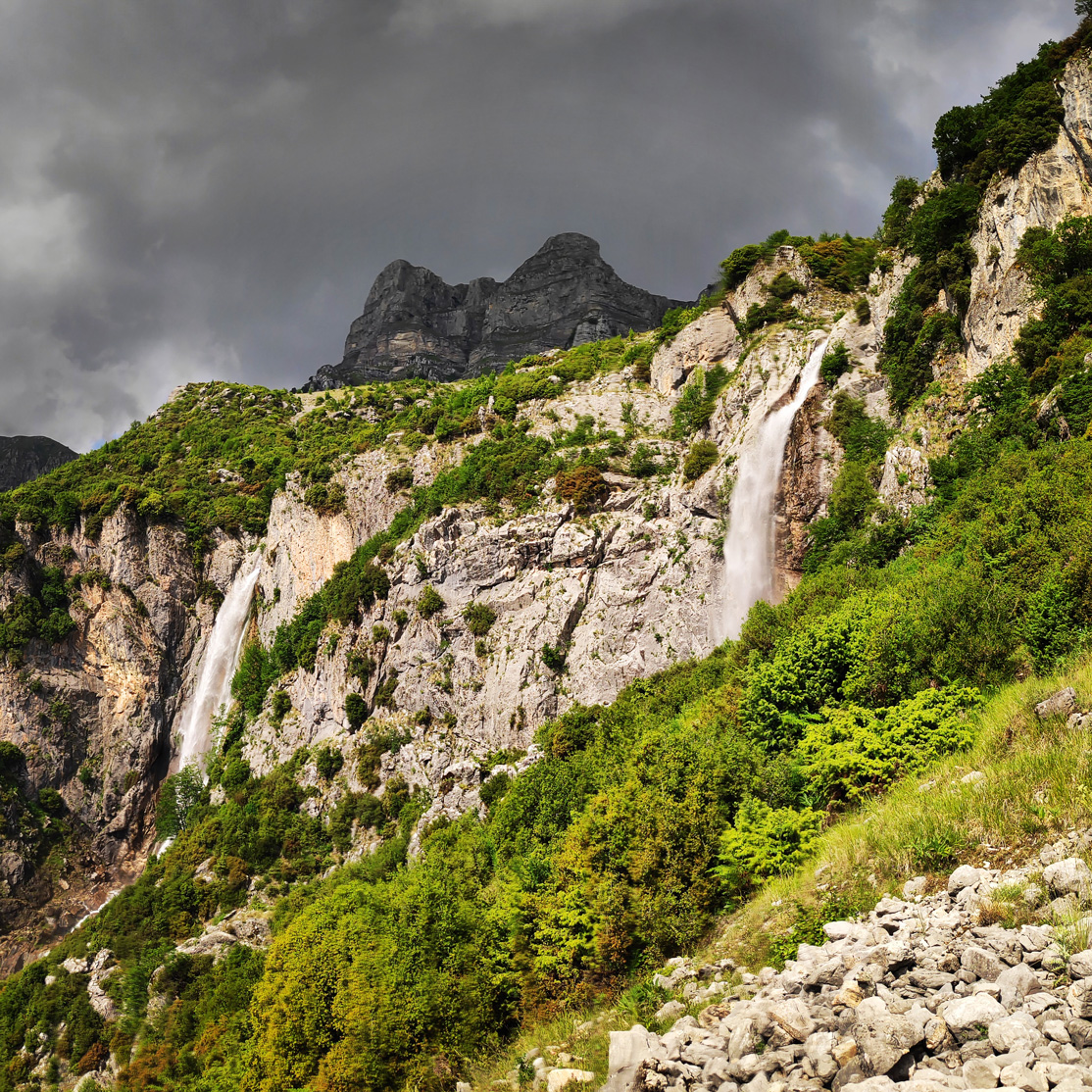 Hiking_in_Tzoumerka_Athamanika_Waterafalls_065217_250