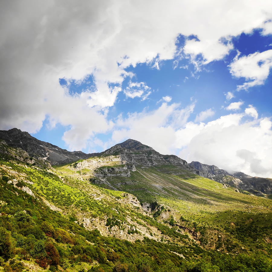 Hiking_in_Tzoumerka_Athamanika_Waterafalls_065503_679