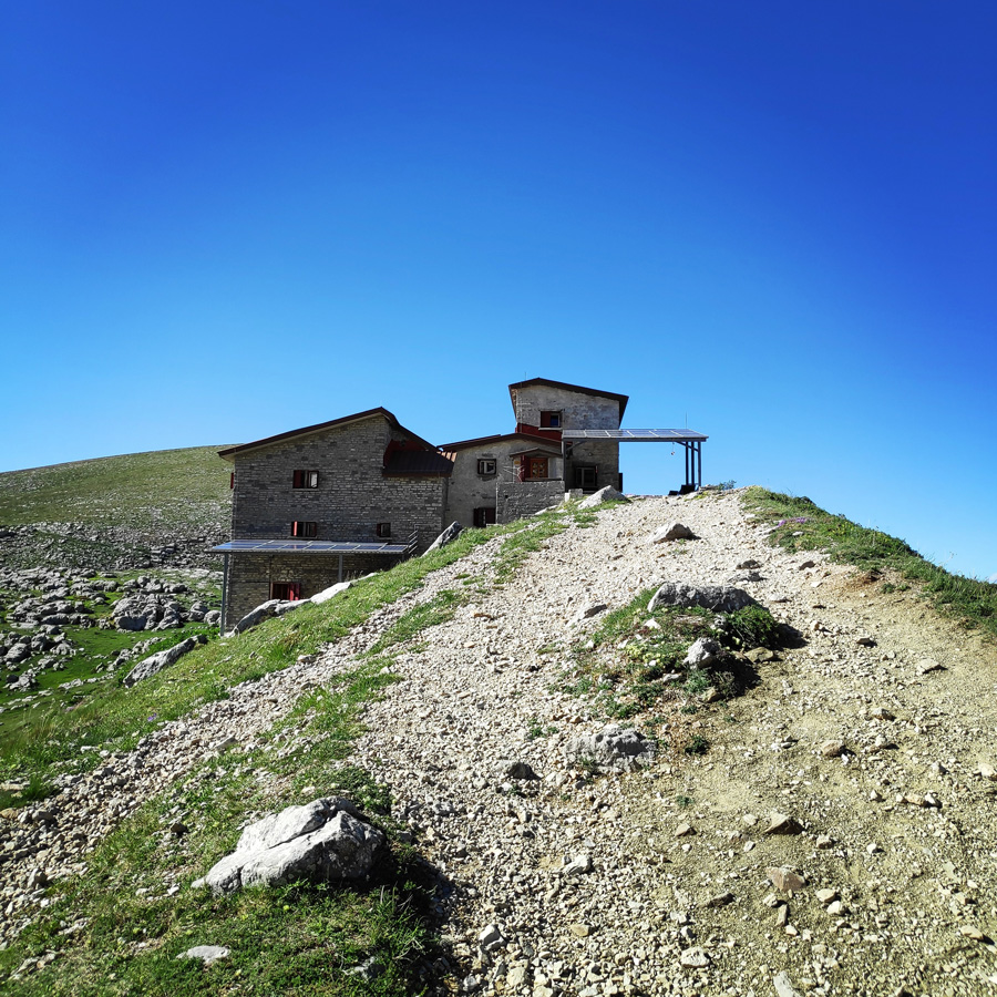 Mount_Tymfi_Pindos_North_Side_Thru-Hike_Part2_Sadi_Migas_Karteros_Pass_Astraka_Refuge_064912_600