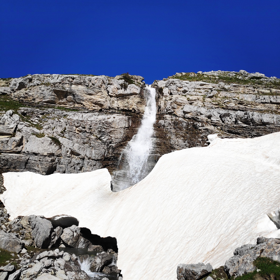 Mount_Tymfi_Pindos_North_Side_Thru-Hike_Part2_Sadi_Migas_Karteros_Pass_Astraka_Refuge_082101_049