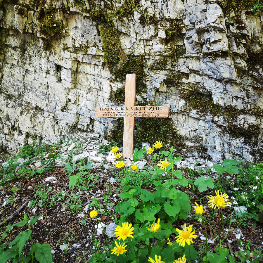 Mount_Tymfi_Pindos_North_Side_Thru-Hike_Part3_Astraka_Refuge_Davalista_Konitsa_122008_447