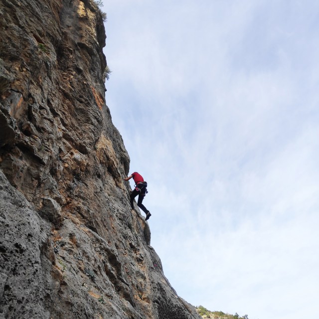 Climbing_Arcadia_Crag_09