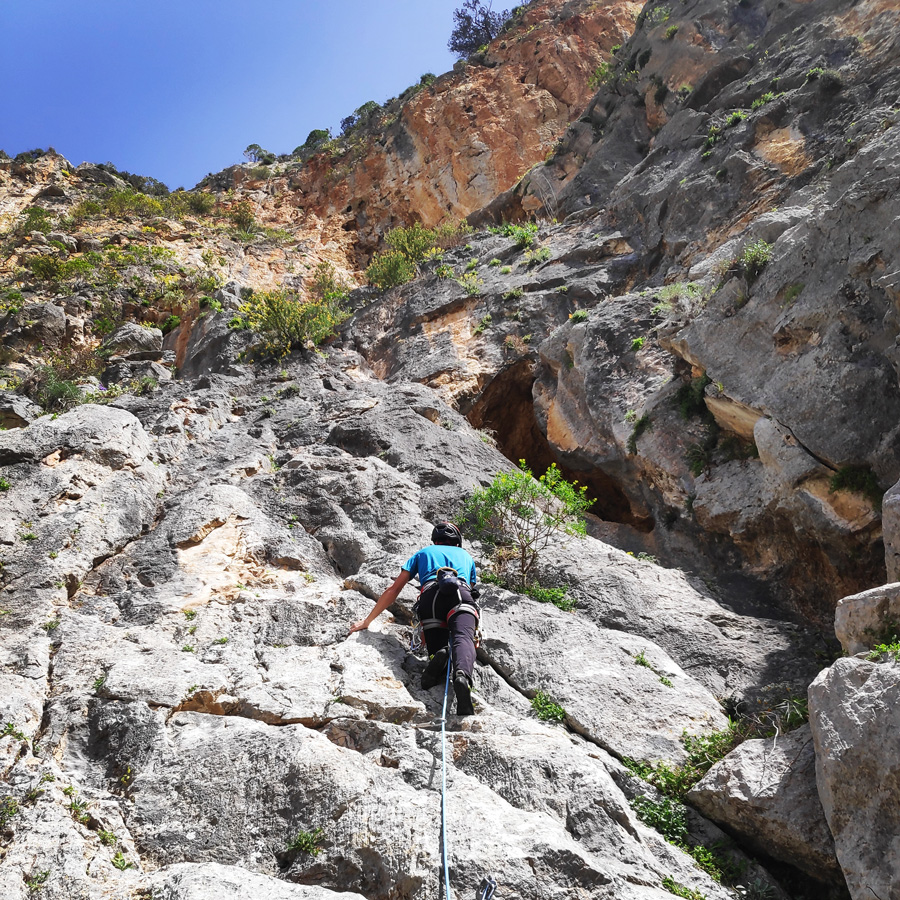 Climbing_Petrogerakas_Crag_Katafyki_Ermioni_212207_556