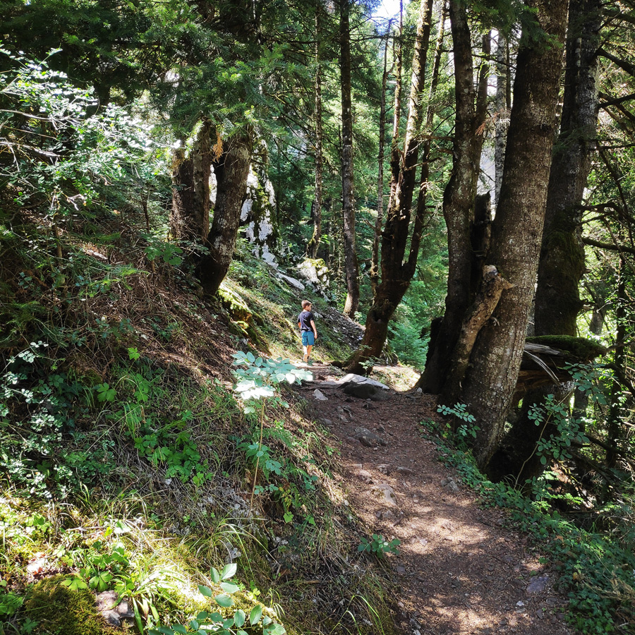 Hiking_Black_Cave_Evrytania_092230_686