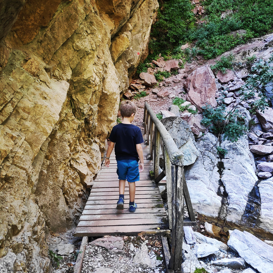 Hiking_Black_Cave_Evrytania_092304_082