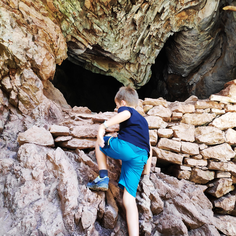 Hiking_Black_Cave_Evrytania_092508_110