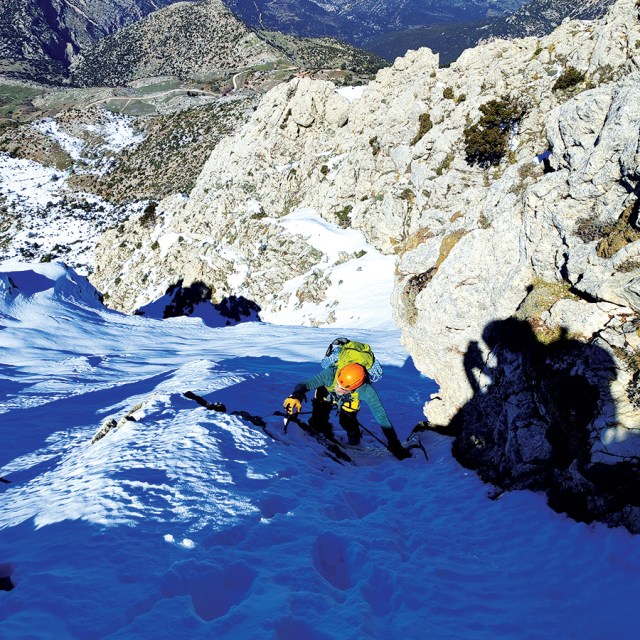 Winter_Mountaineering_Climb_Mountain_Artemiisio_North_West_Couloir_37