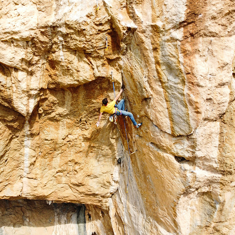 Climbing_Castle_Thermisia_Crag_03