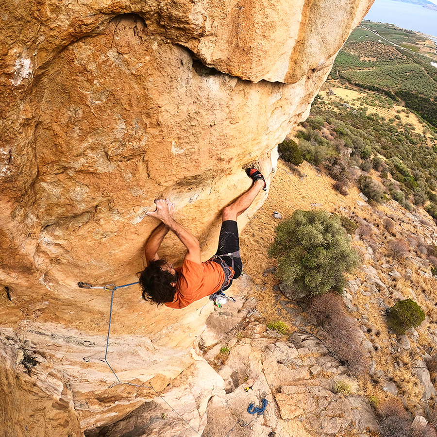 Climbing_Castle_Thermisia_Crag_04