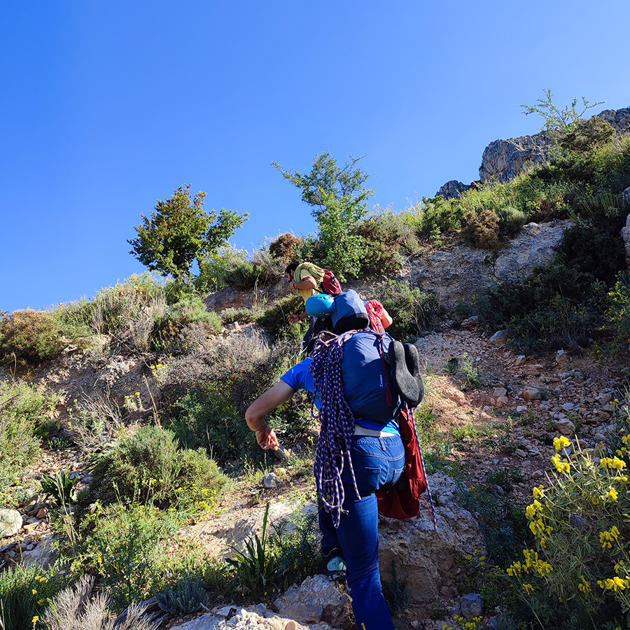 Ek_Tou_Anasfalous_Web_Images_03