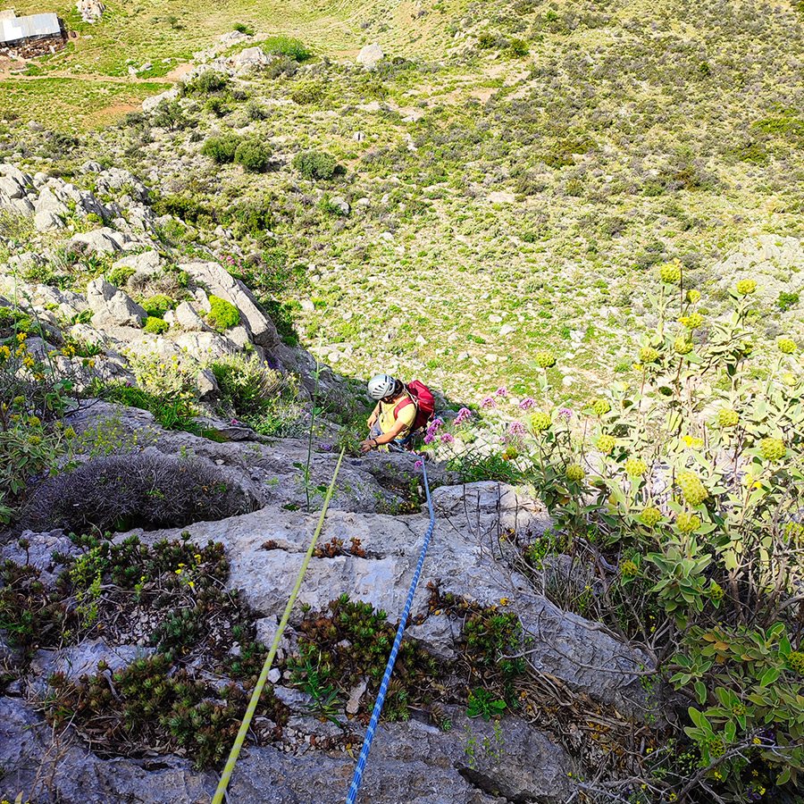 Ek_Tou_Anasfalous_Web_Images_19