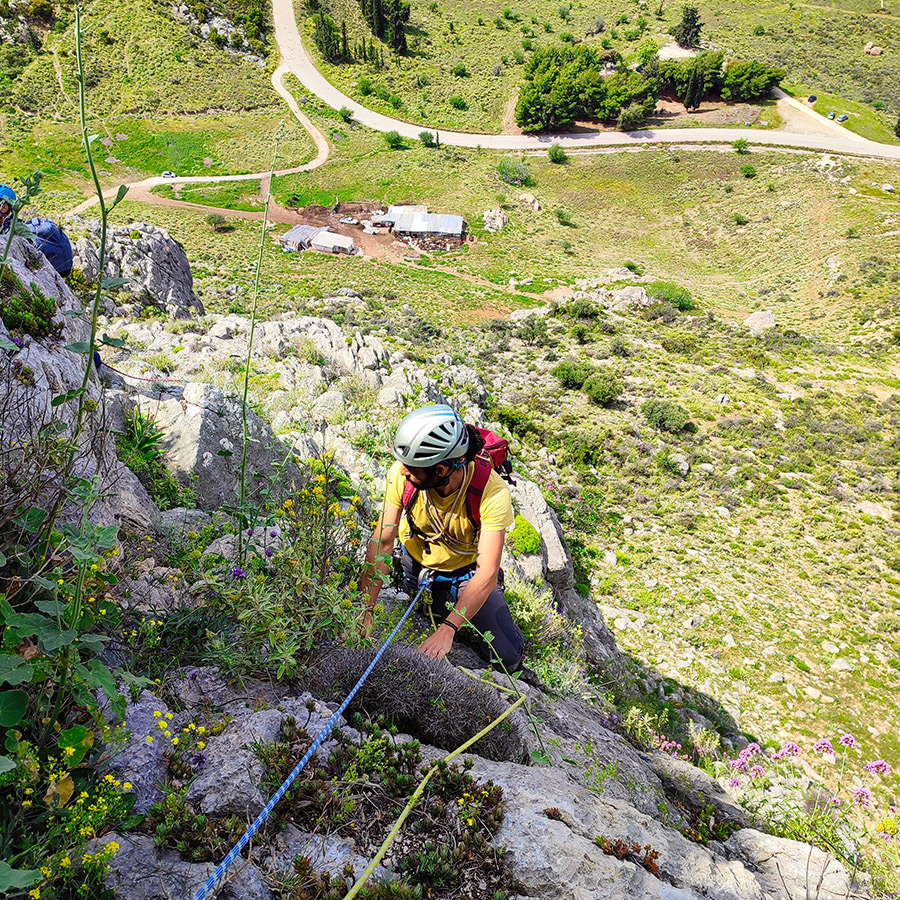 Ek_Tou_Anasfalous_Web_Images_20