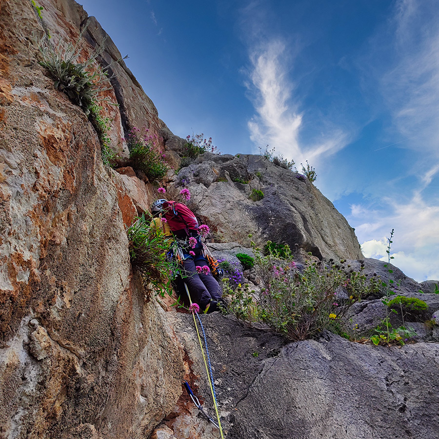 Ek_Tou_Anasfalous_Web_Images_24