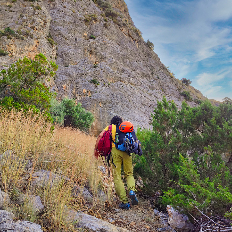 Climbing_Manikia_Lower_Valley_Evia_All_The_Universe_Sector_04