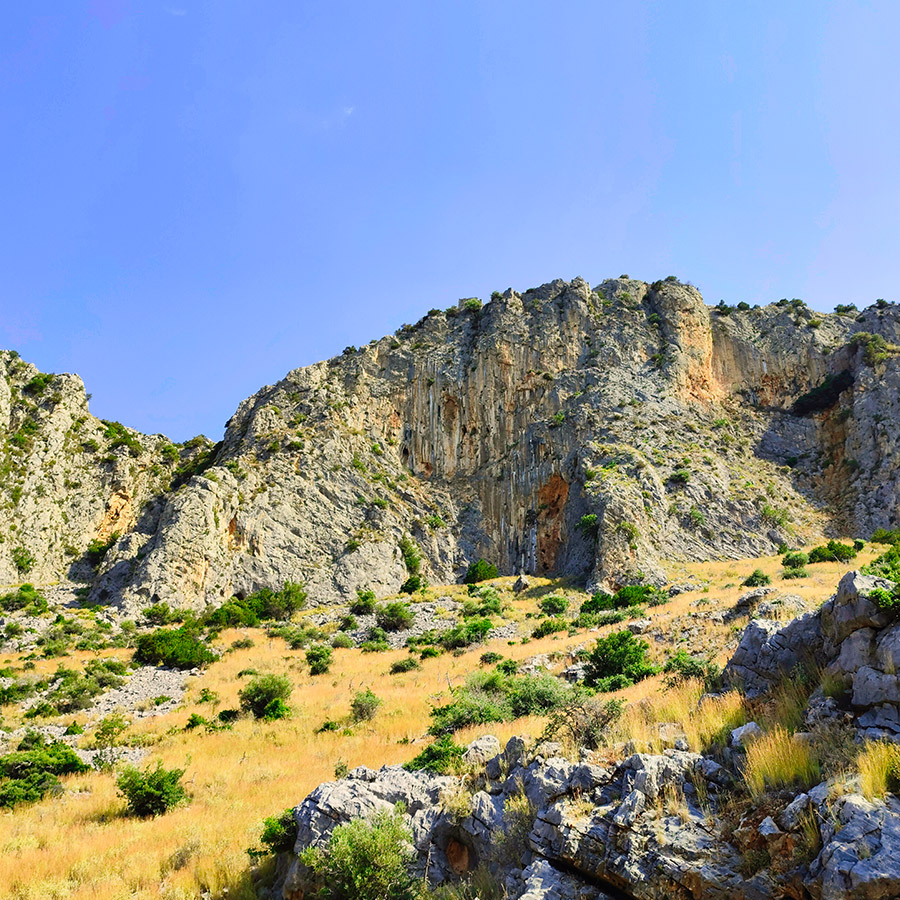 Climbing_Manikia_Lower_Valley_Rainbow_Sector_Evia_01