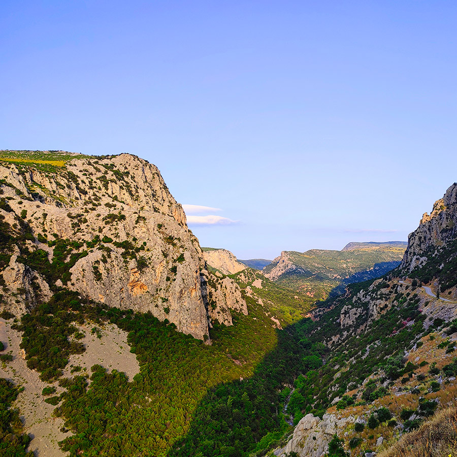 Climbing_Manikia_Lower_Valley_Rainbow_Sector_Evia_02