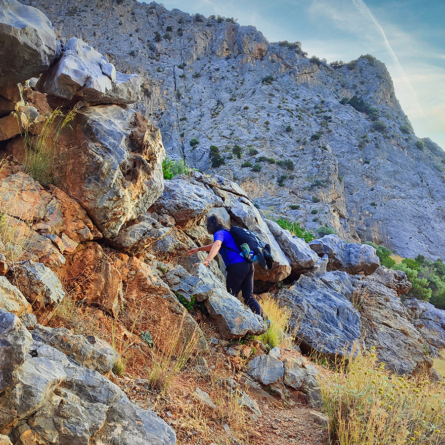 Climbing_Manikia_Lower_Valley_Rainbow_Sector_Evia_04