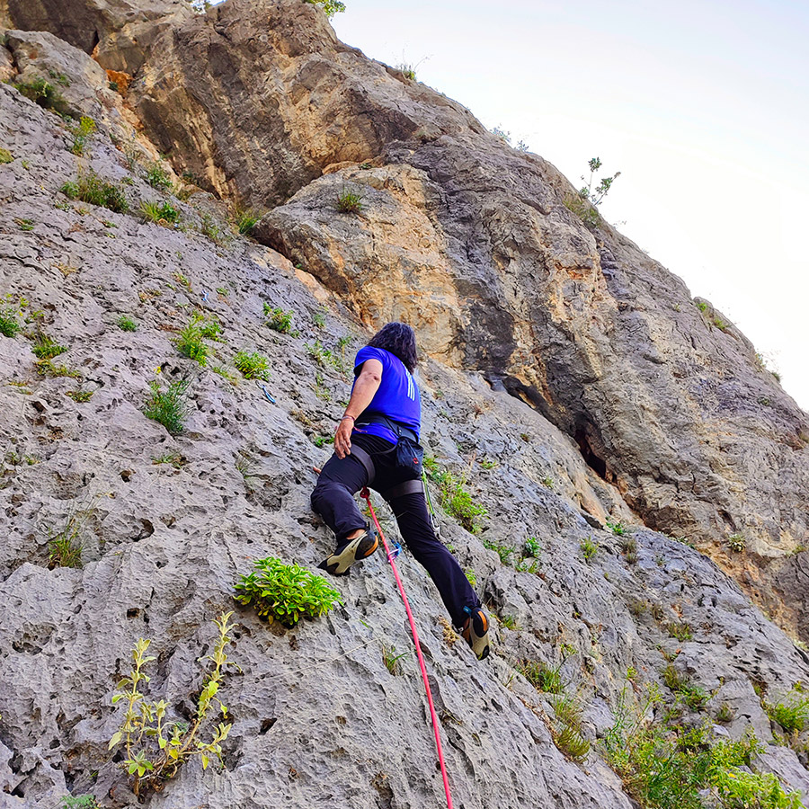 Climbing_Manikia_Lower_Valley_Rainbow_Sector_Evia_11