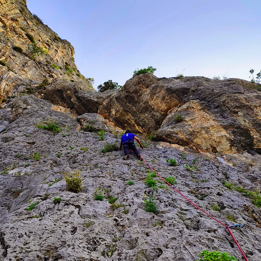Climbing_Manikia_Lower_Valley_Rainbow_Sector_Evia_12