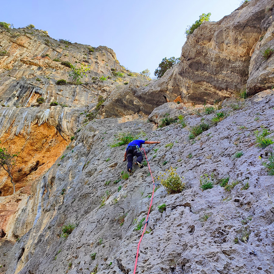 Climbing_Manikia_Lower_Valley_Rainbow_Sector_Evia_14
