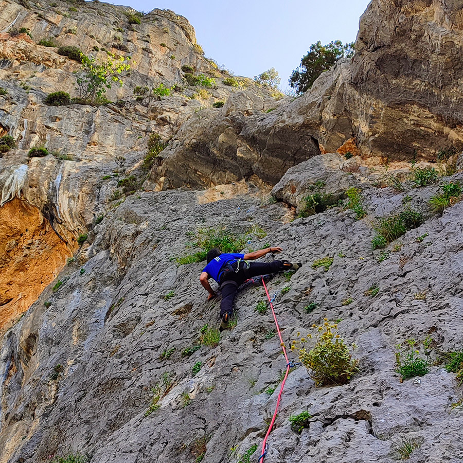 Climbing_Manikia_Lower_Valley_Rainbow_Sector_Evia_15