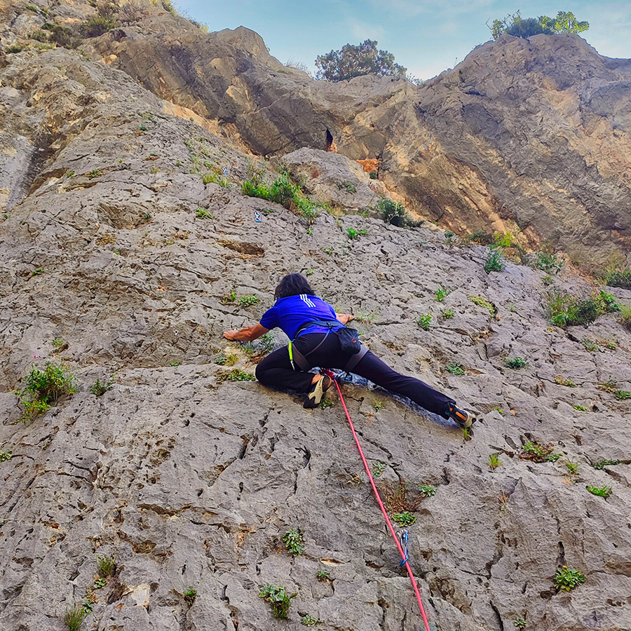 Climbing_Manikia_Lower_Valley_Rainbow_Sector_Evia_16