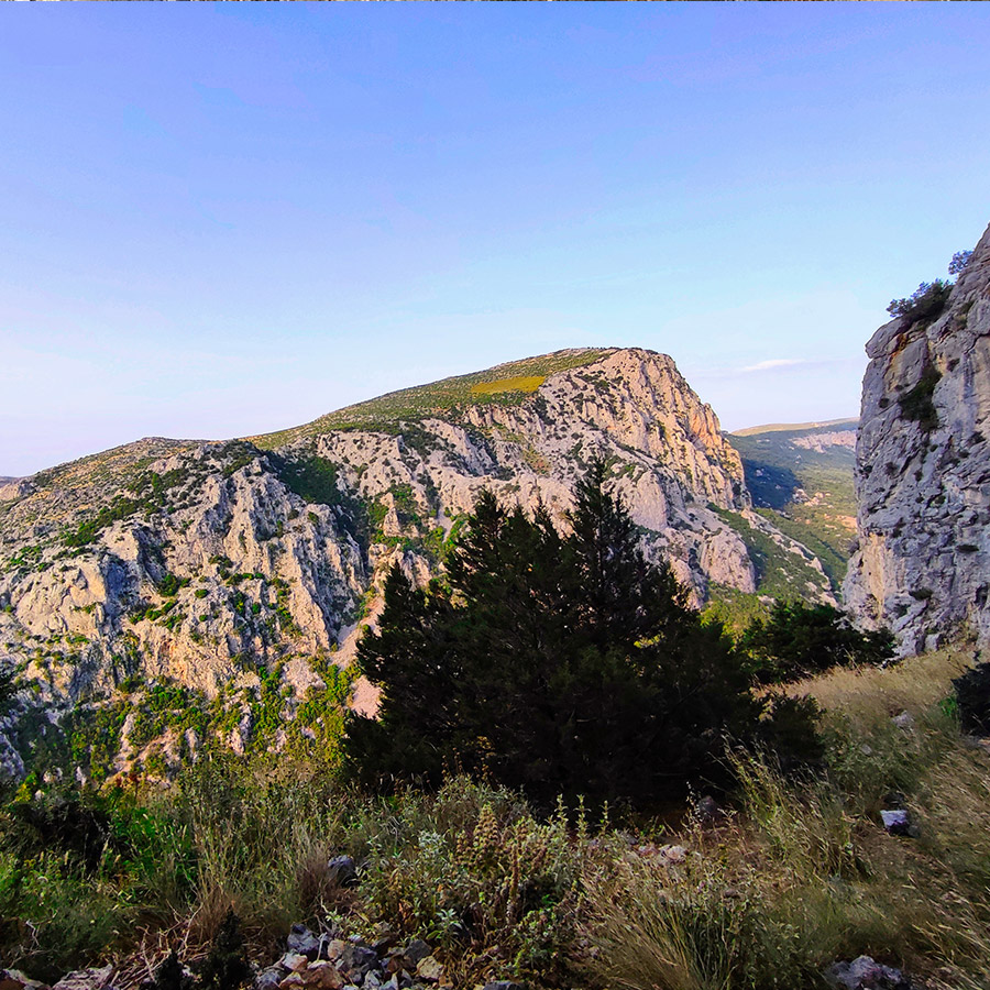 Climbing_Manikia_Lower_Valley_Rainbow_Sector_Evia_18