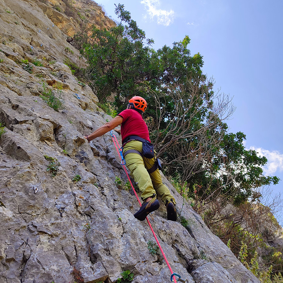 Climbing_Manikia_Vrisi_Evia_Pehnidia_Sector_13