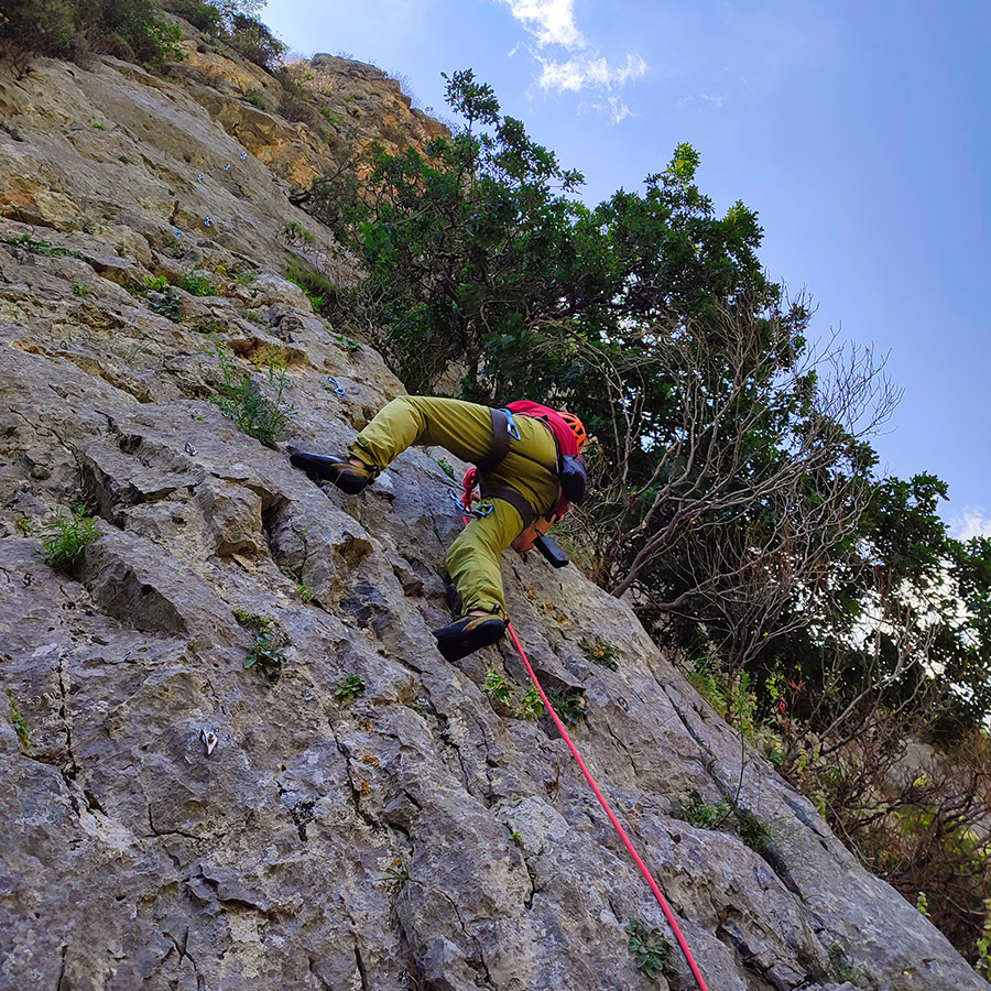 Climbing_Manikia_Vrisi_Evia_Pehnidia_Sector_14
