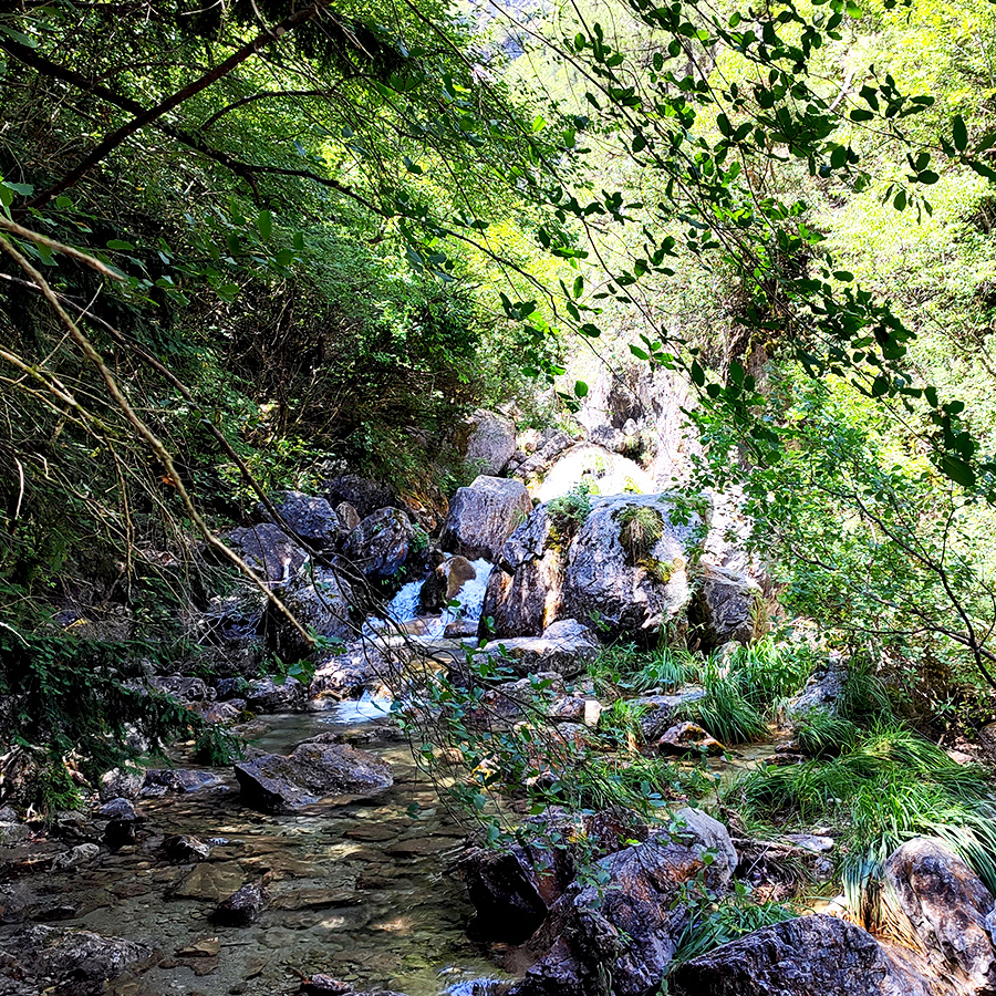 Hiking_Orlias_Stream_red_rock_waterfall_Mount_Olympus_13