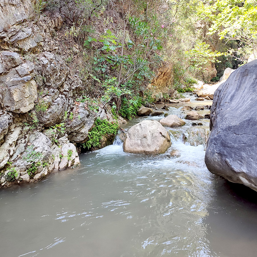 Hiking_Sergoula_Gorge_and_Waterfalls_04