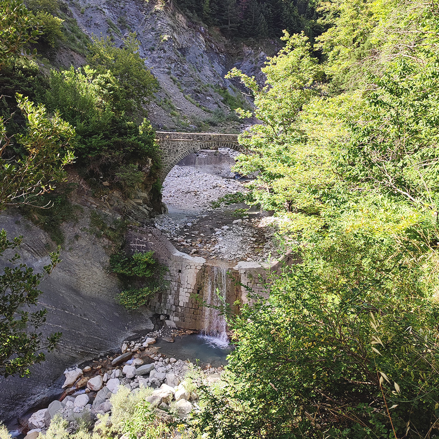 Hiking_Tzoumerka_Athamanika_Melissourgoi_Kryoneri_Waterfall_08