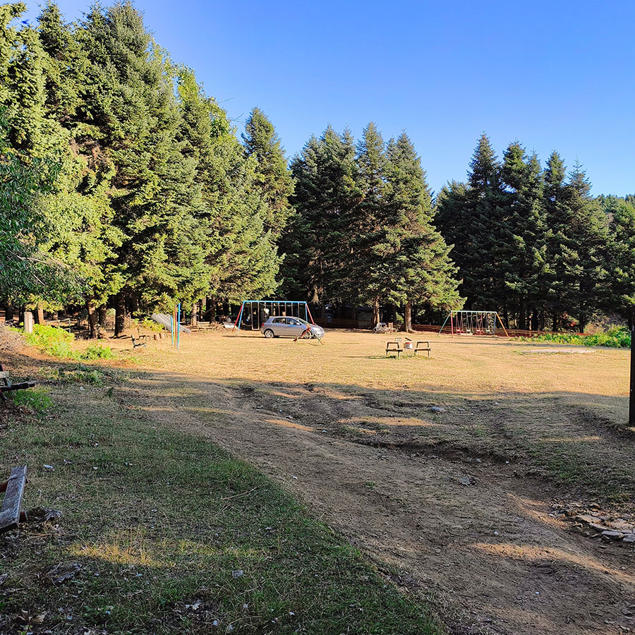 Picnic and recreation area at Zaharaki (Tarzan) before hiking to Voulgara Peak.